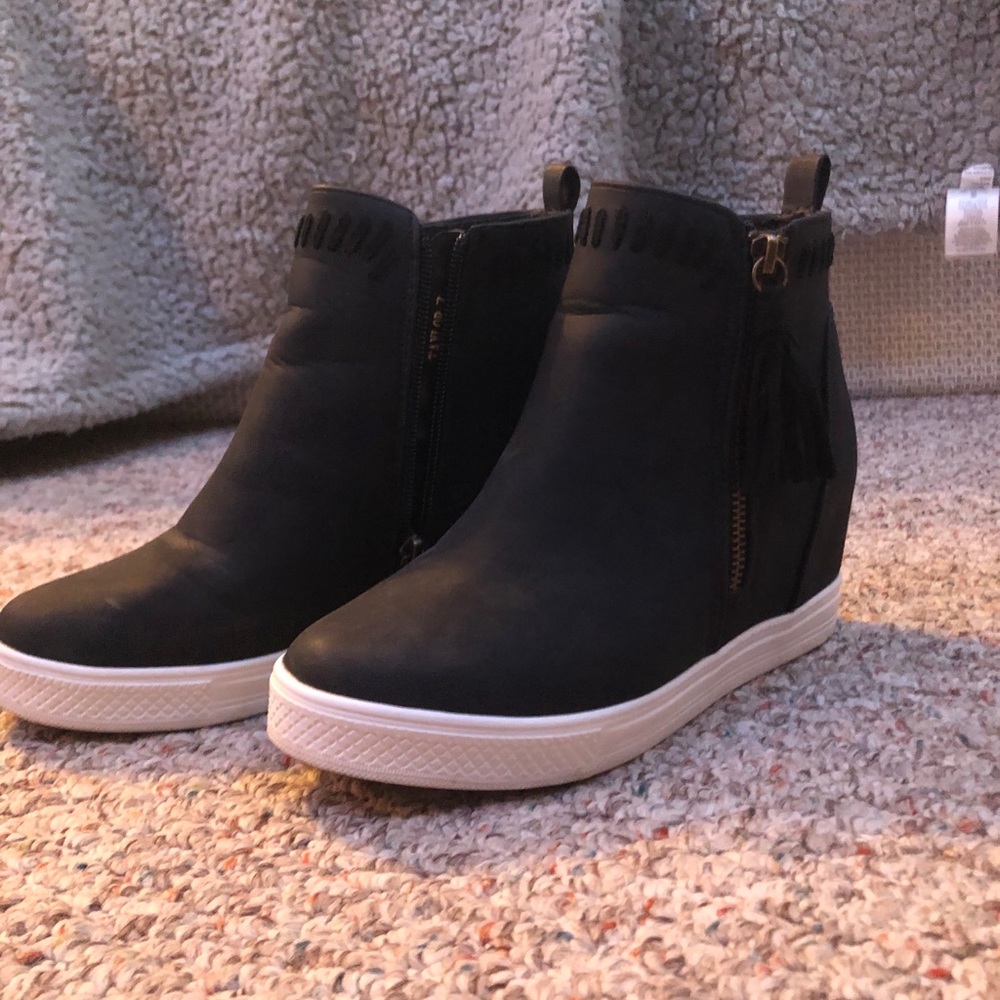 Wedge shoes